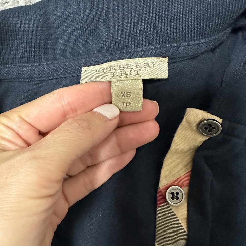 Burberry size xs - like new 95% - navy color